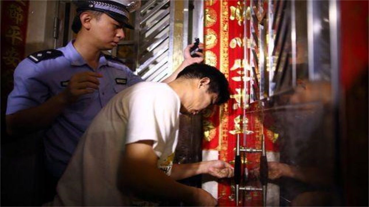 田湾乡请开锁师傅开了锁后，师傅